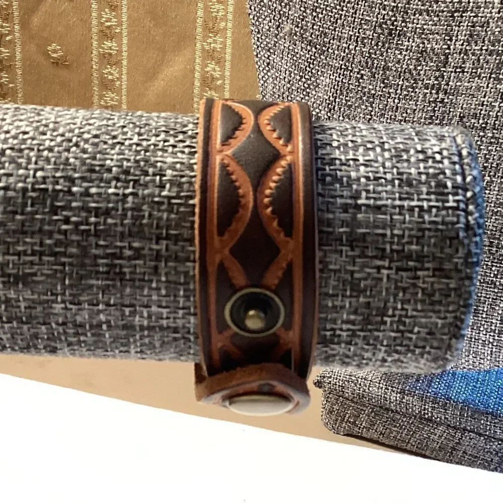 Adjustable Leather Bracelet - Picture 7 of 8